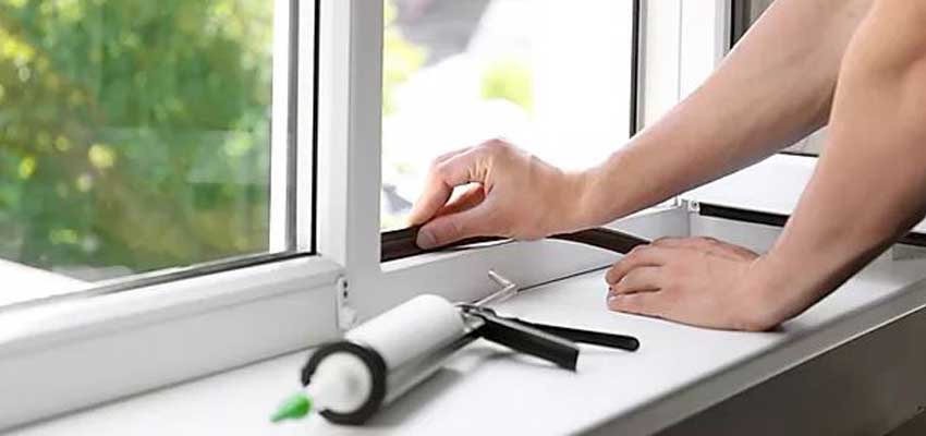 مزایا و معایب استفاده از چسب سیلیکون در عایق کردن پنجره